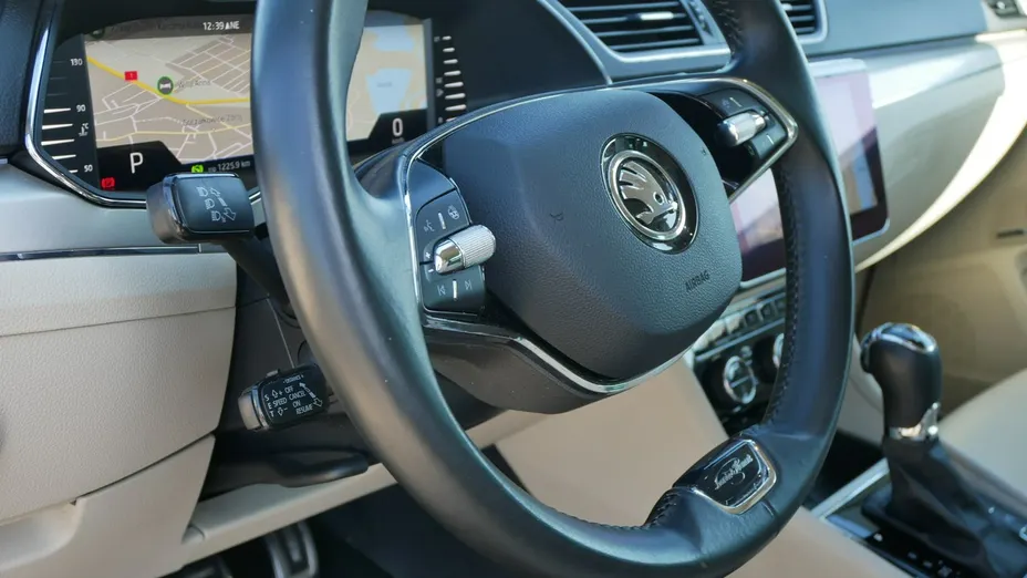 SKODA Superb -