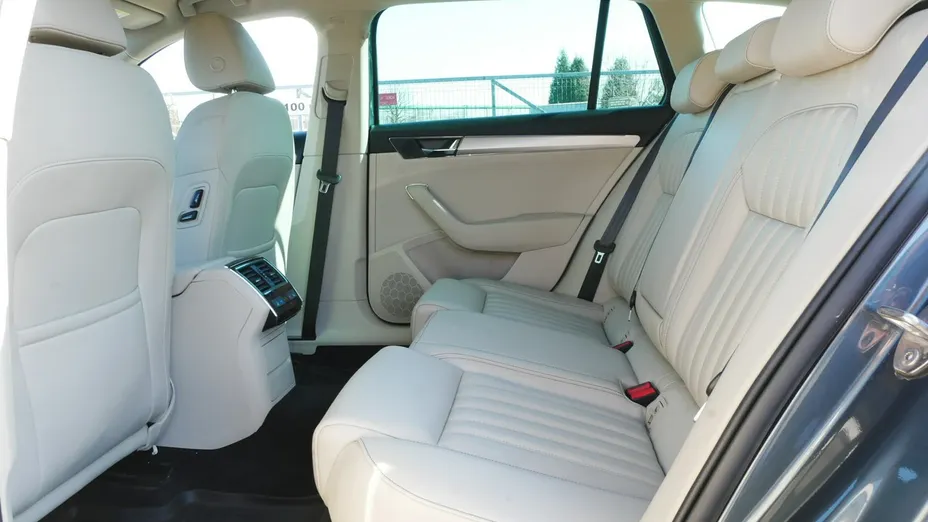 SKODA Superb -