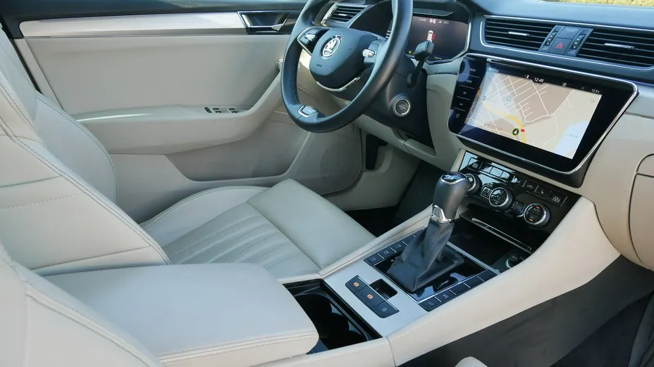 SKODA Superb -