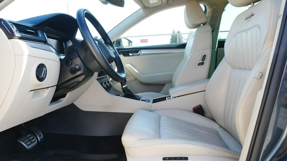 SKODA Superb -