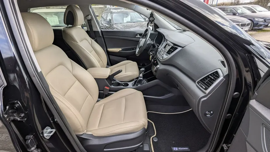 HYUNDAI Tucson -