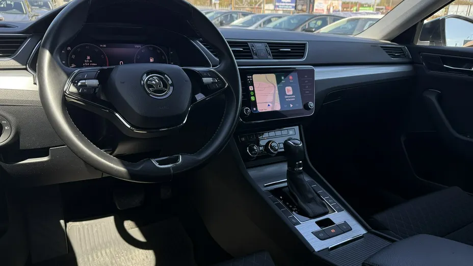 SKODA Superb -