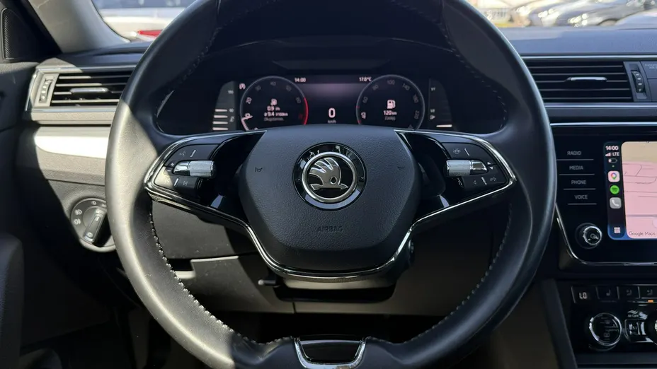 SKODA Superb -