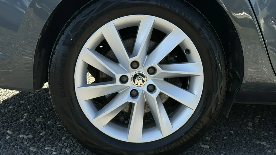 SKODA Superb -