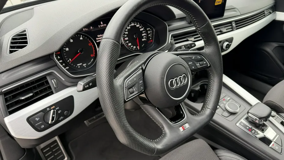 AUDI A4 -