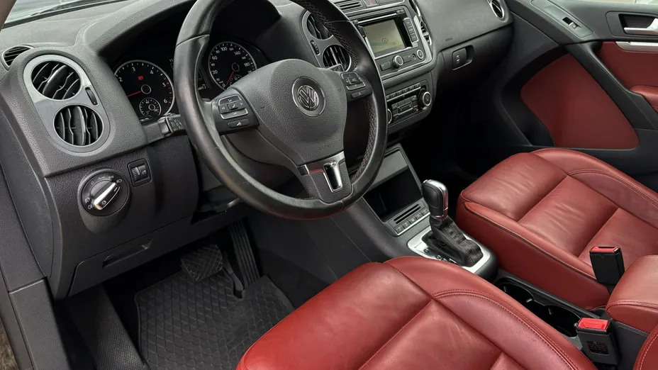 VOLKSWAGEN Tiguan -
