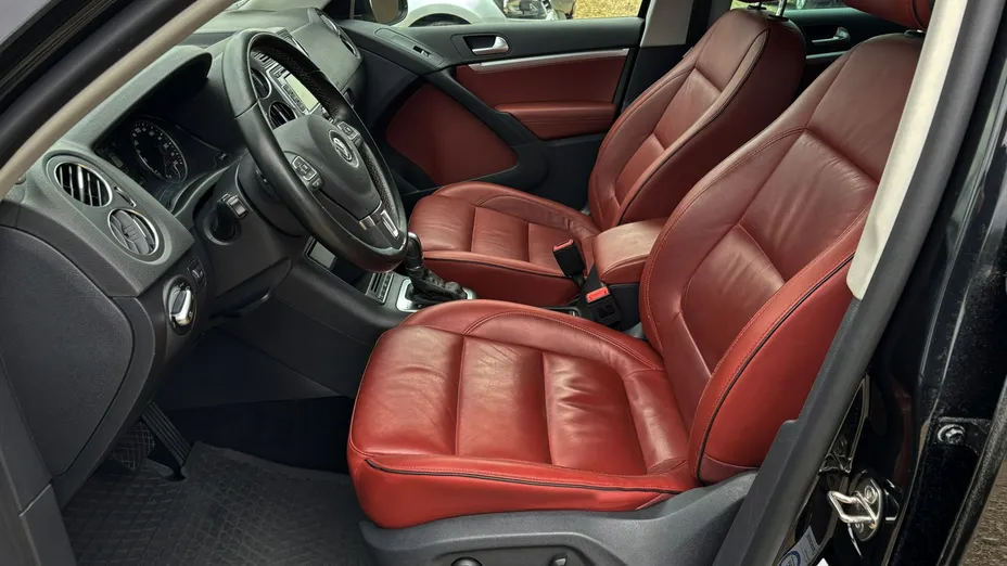 VOLKSWAGEN Tiguan -