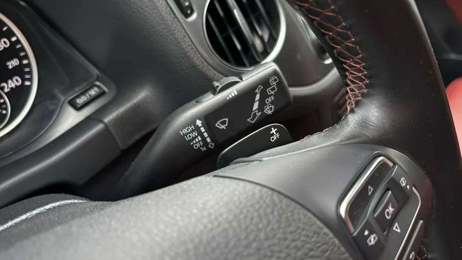 VOLKSWAGEN Tiguan -