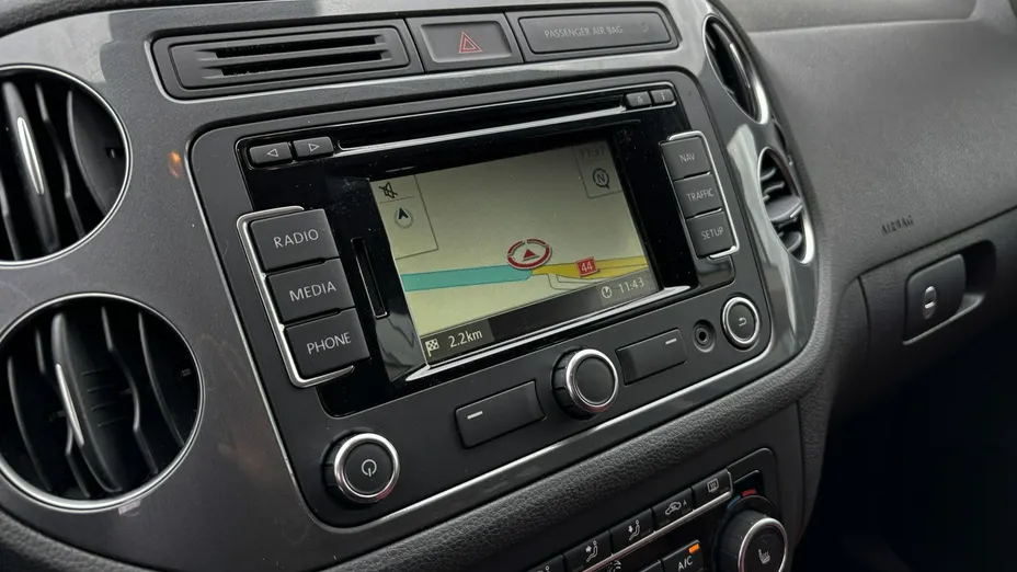 VOLKSWAGEN Tiguan -