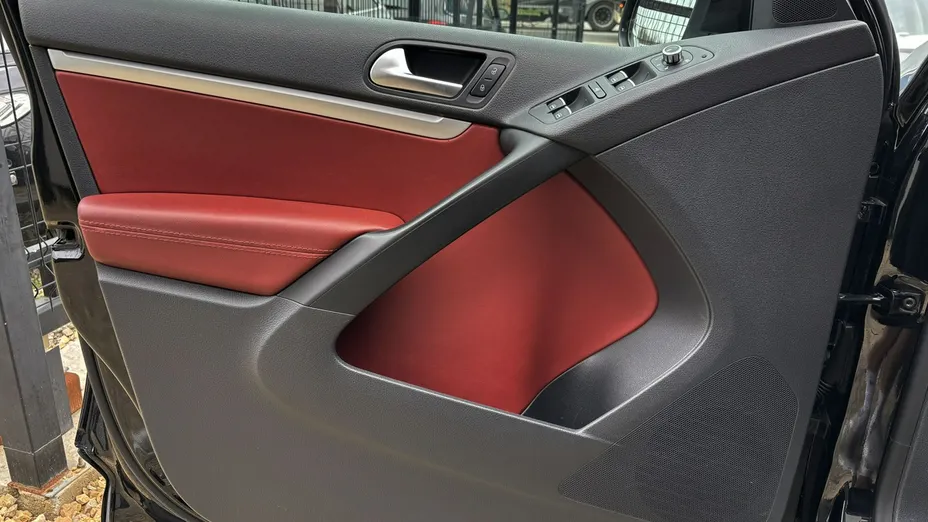 VOLKSWAGEN Tiguan -