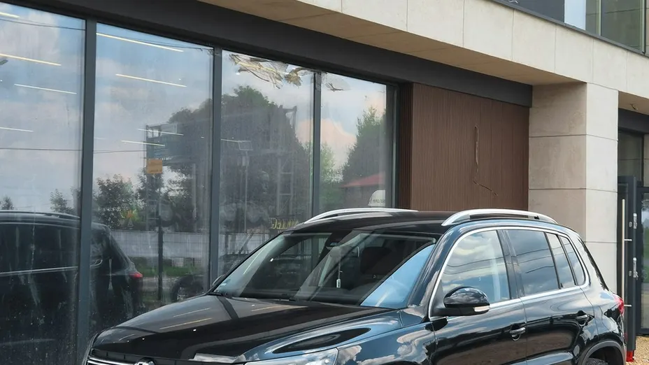 VOLKSWAGEN Tiguan -