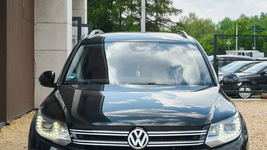 VOLKSWAGEN Tiguan -