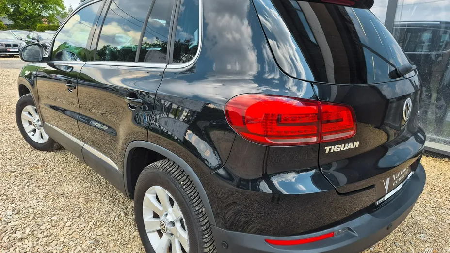 VOLKSWAGEN Tiguan -