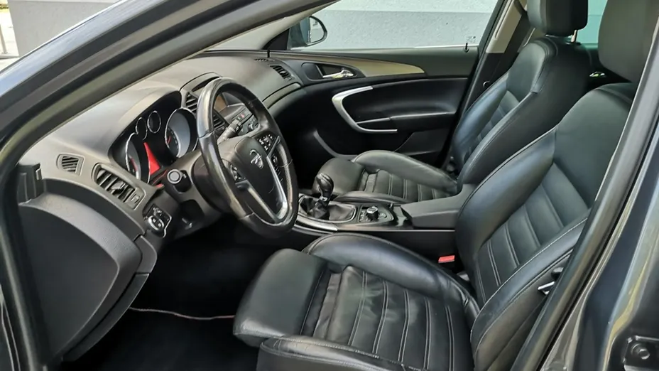 OPEL Insignia -