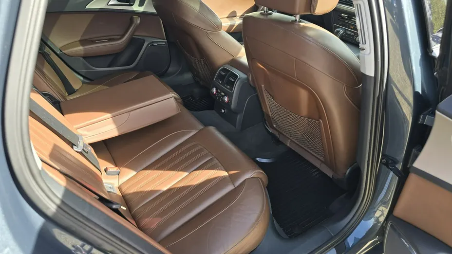AUDI A6 -