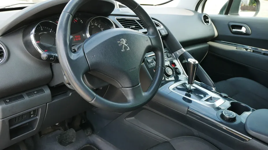 PEUGEOT 3008 -