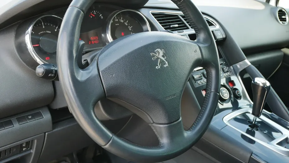 PEUGEOT 3008 -