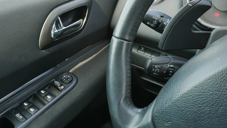 PEUGEOT 3008 -