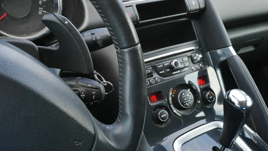 PEUGEOT 3008 -