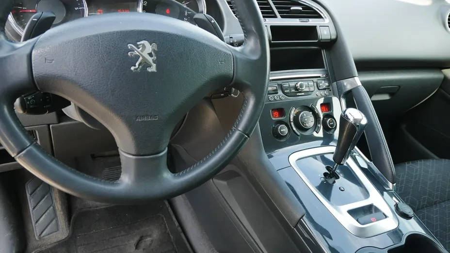 PEUGEOT 3008 -