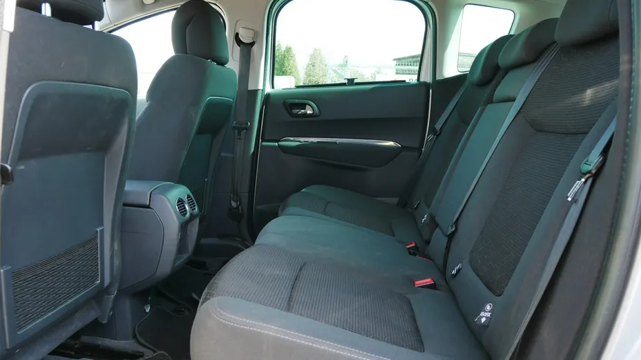 PEUGEOT 3008 -