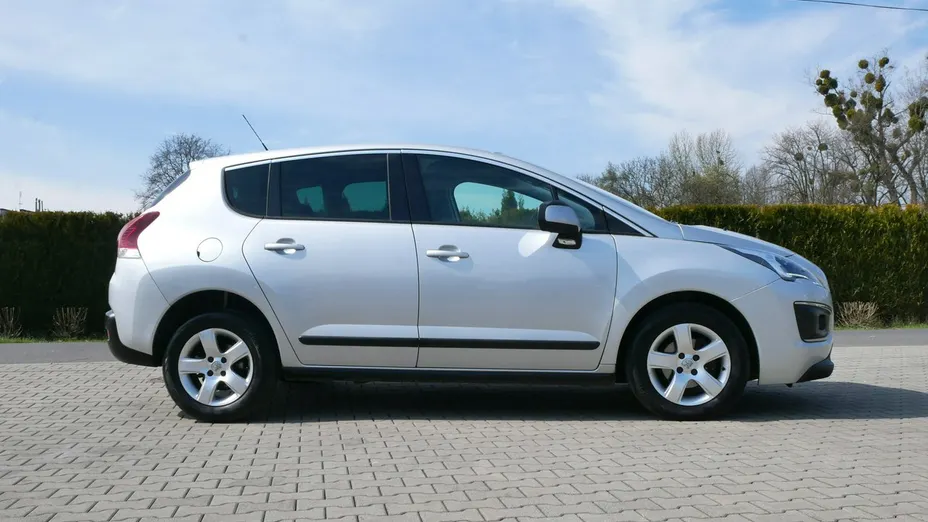 PEUGEOT 3008 -