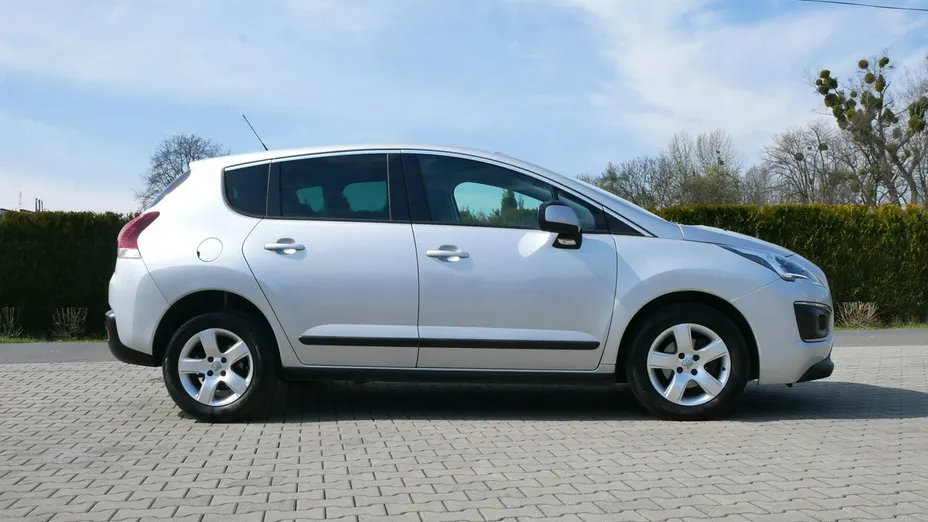 PEUGEOT 3008 -