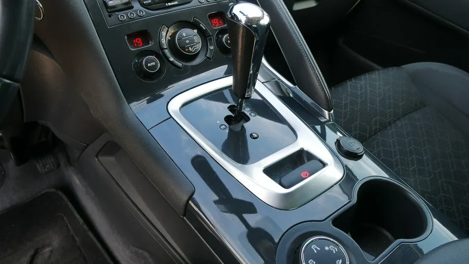 PEUGEOT 3008 -