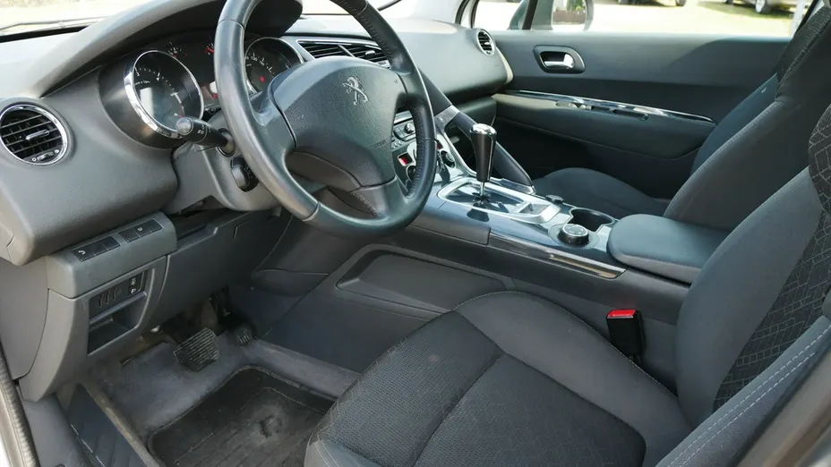 PEUGEOT 3008 -