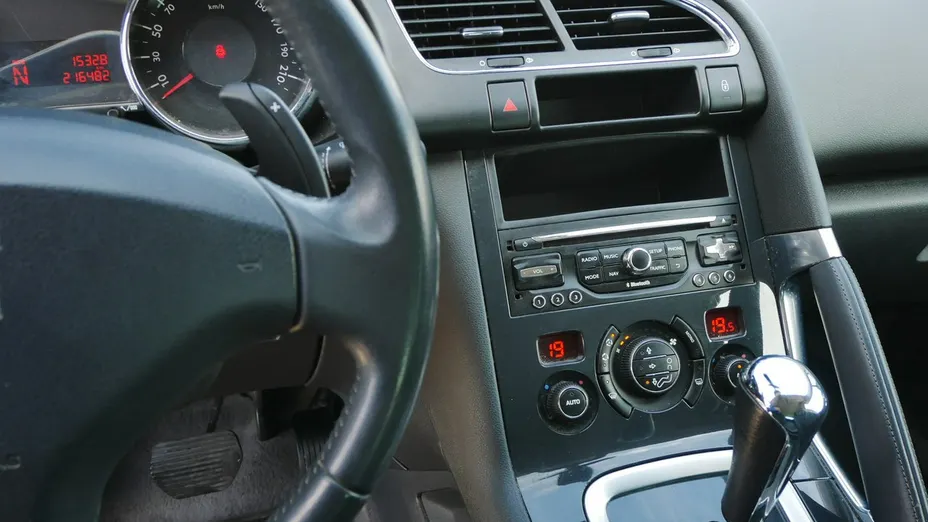 PEUGEOT 3008 -