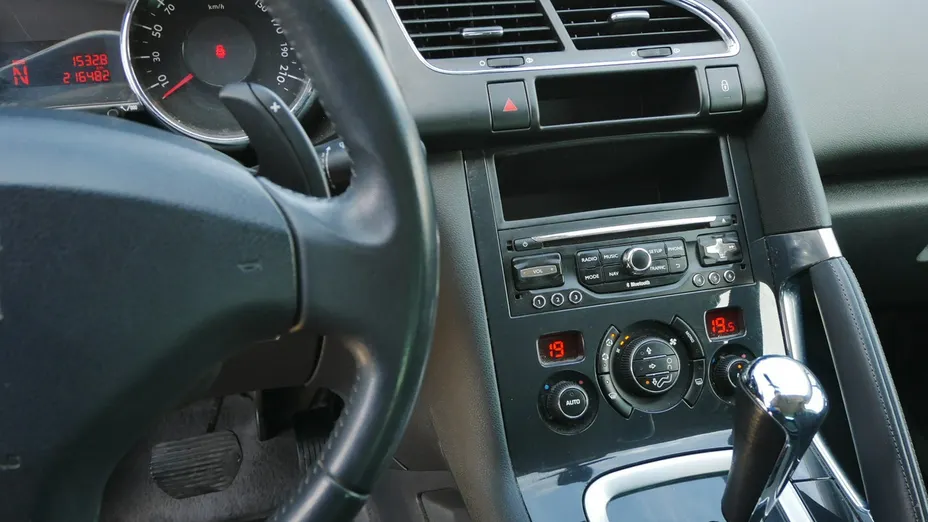 PEUGEOT 3008 -