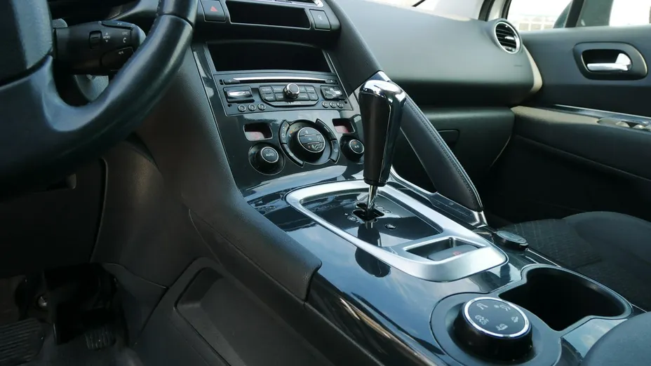 PEUGEOT 3008 -