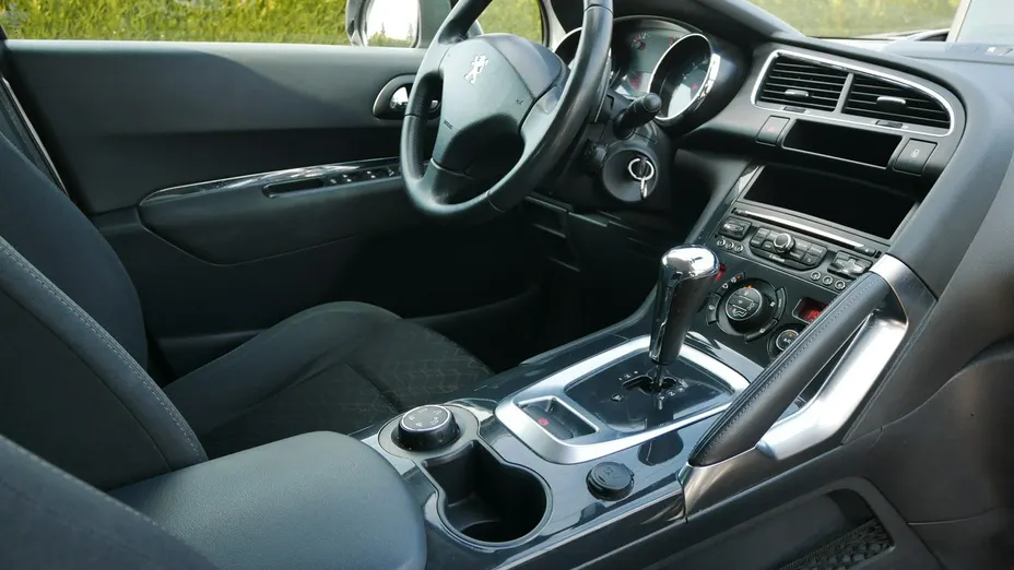 PEUGEOT 3008 -