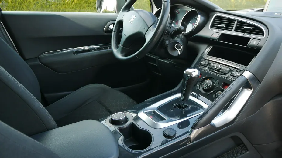 PEUGEOT 3008 -