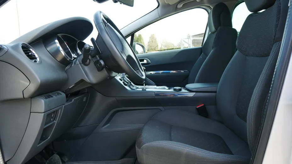 PEUGEOT 3008 -