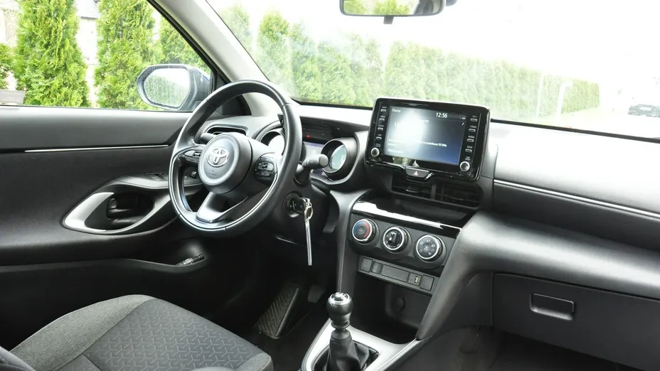 TOYOTA Yaris Cross -