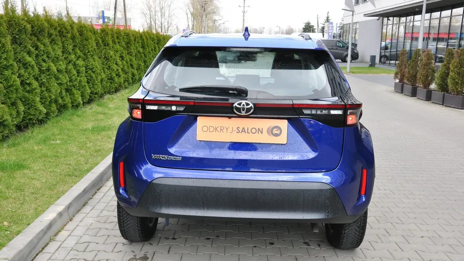 TOYOTA Yaris Cross -