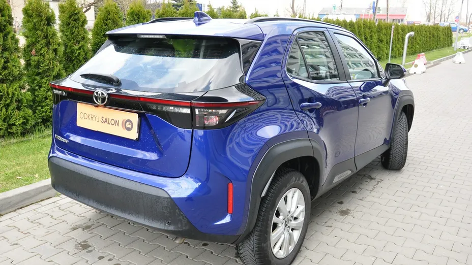 TOYOTA Yaris Cross -