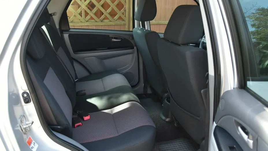 SUZUKI SX4 -