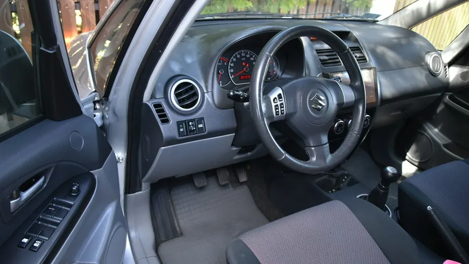 SUZUKI SX4 -