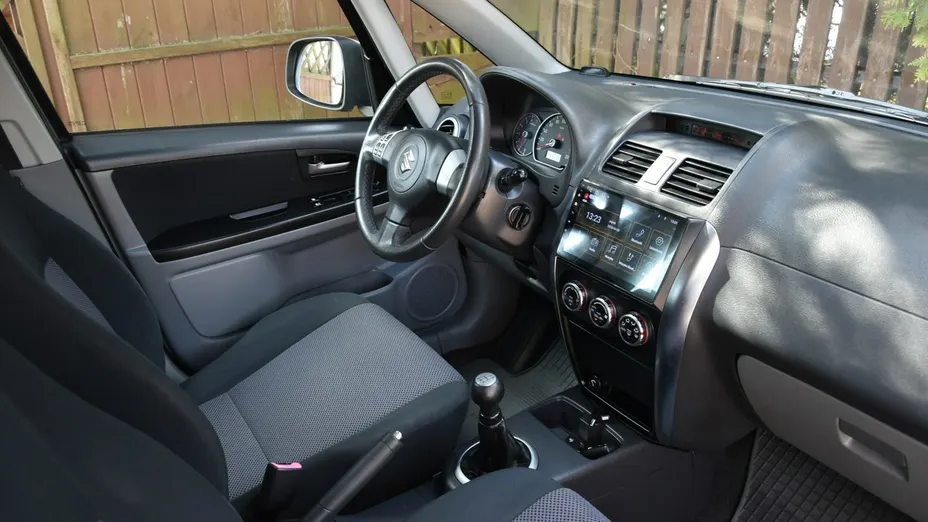 SUZUKI SX4 -