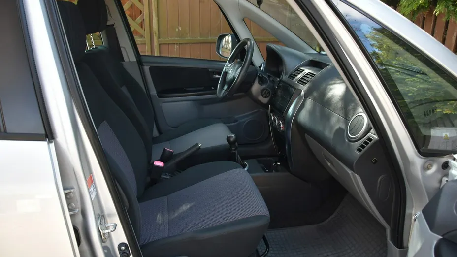 SUZUKI SX4 -