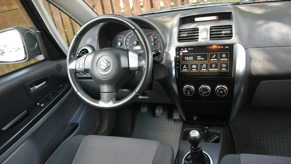 SUZUKI SX4 -