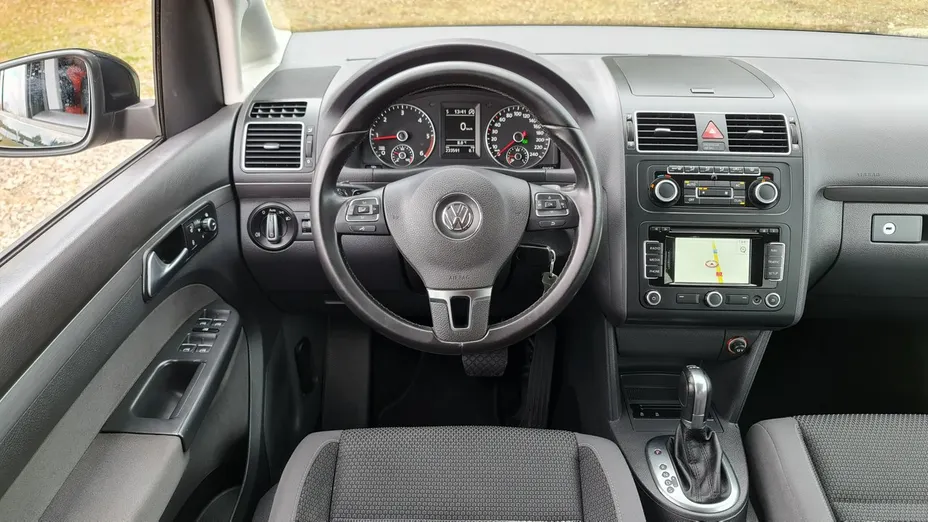 VOLKSWAGEN Touran -