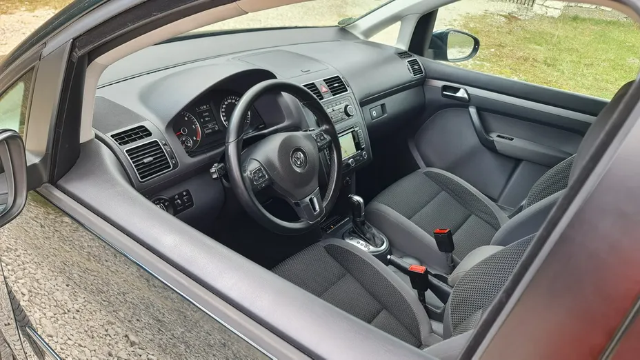 VOLKSWAGEN Touran -