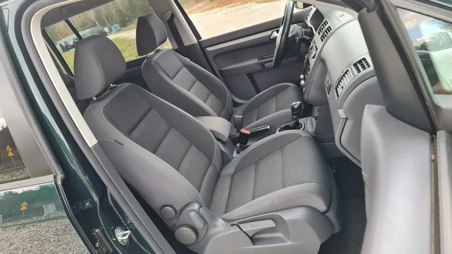 VOLKSWAGEN Touran -