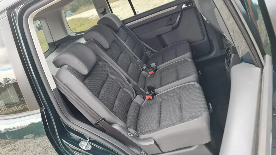 VOLKSWAGEN Touran -
