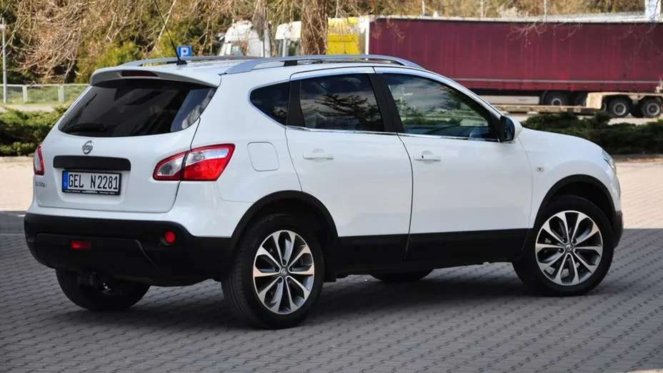 NISSAN Qashqai -