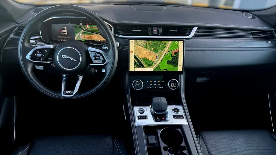 JAGUAR F-Pace -
