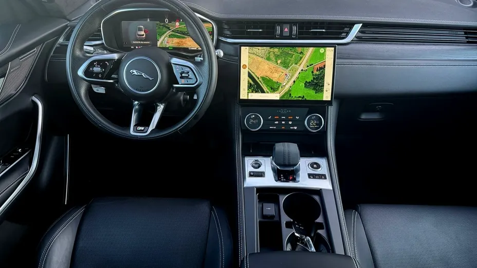 JAGUAR F-Pace -